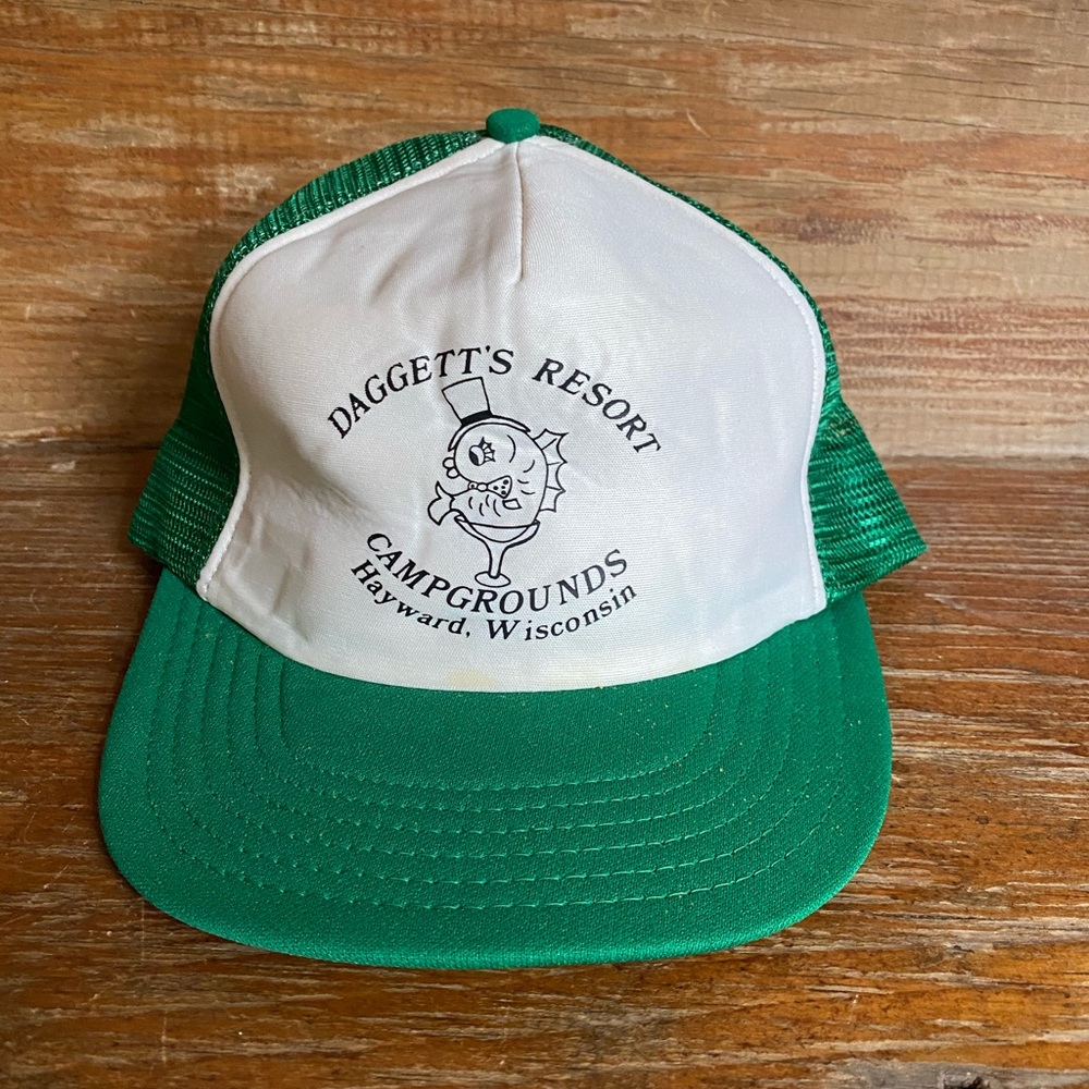 Vintage Daggets Resort trucker hat Hayward, WI